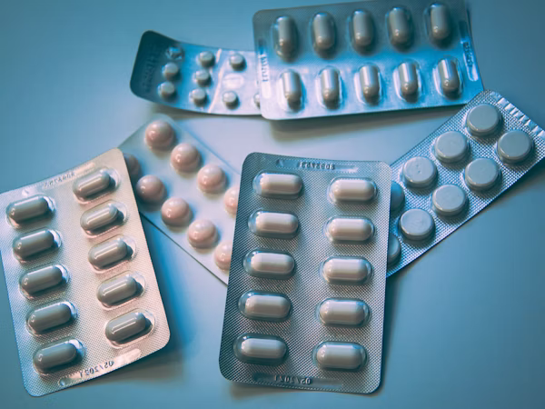 [Imagen de frasco con pastillas]